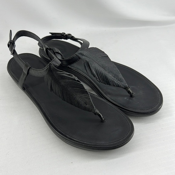 ๐2/$25 ๐ Fit Flop Tia Feather Back Strap Sandals in Black - Picture 1 of 7